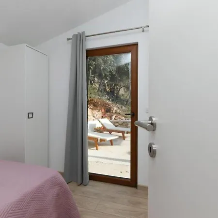House Irena * Pucisca